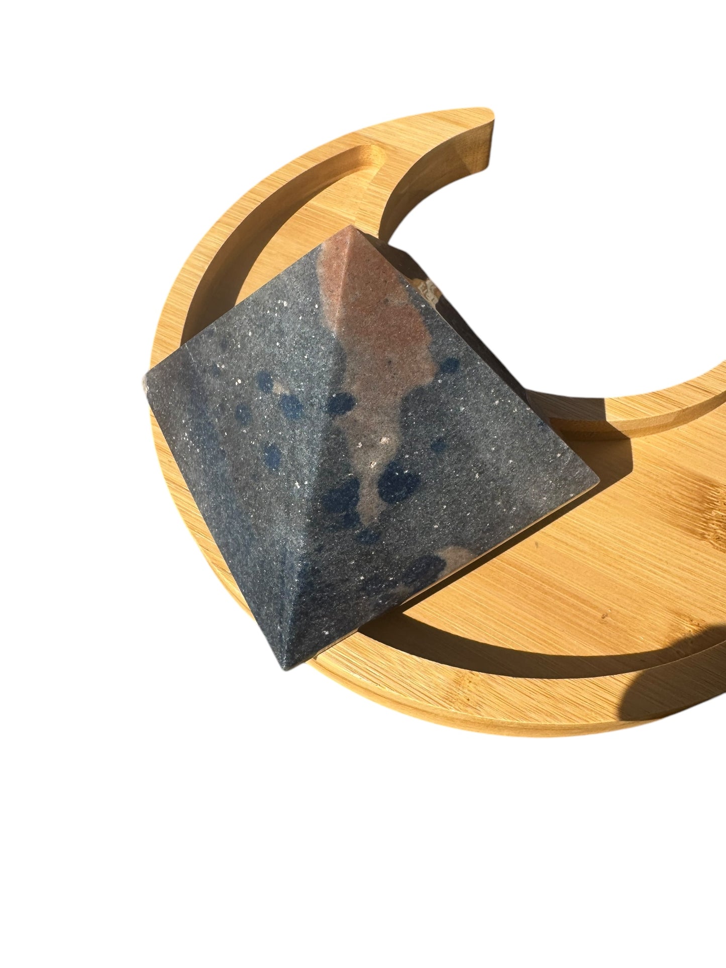 Apatite in Cleavelandite Pyramid